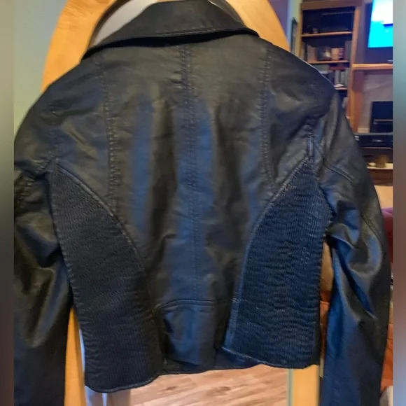 🔥 NWOT Black Faux leather cropped moto jacket - XS - Picture 6 of 15